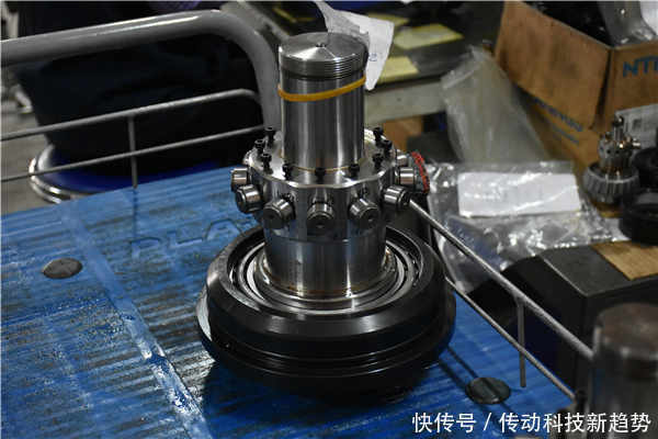 变换电机的接线方式即可实现凸轮分割器的正反转